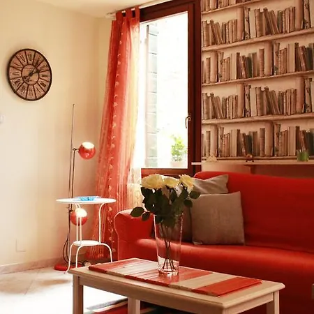 巴坎纳尔公寓 *