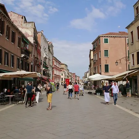 Bacanal Apartament *