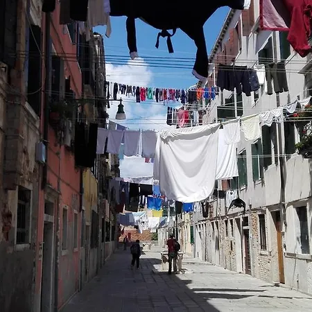 Bacanal Apartament *