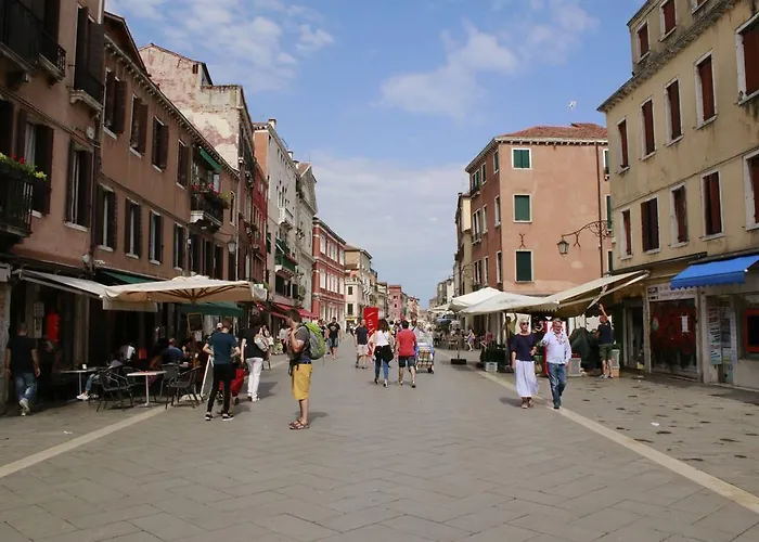 Bacanal Apartament *